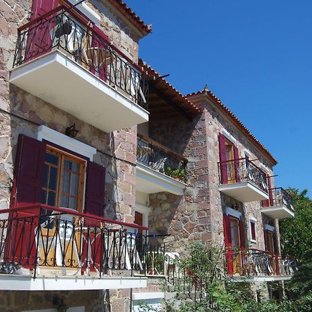 The Schoolmistress With The Golden Eyes, Studios & Rooms Mithimna Exterior foto