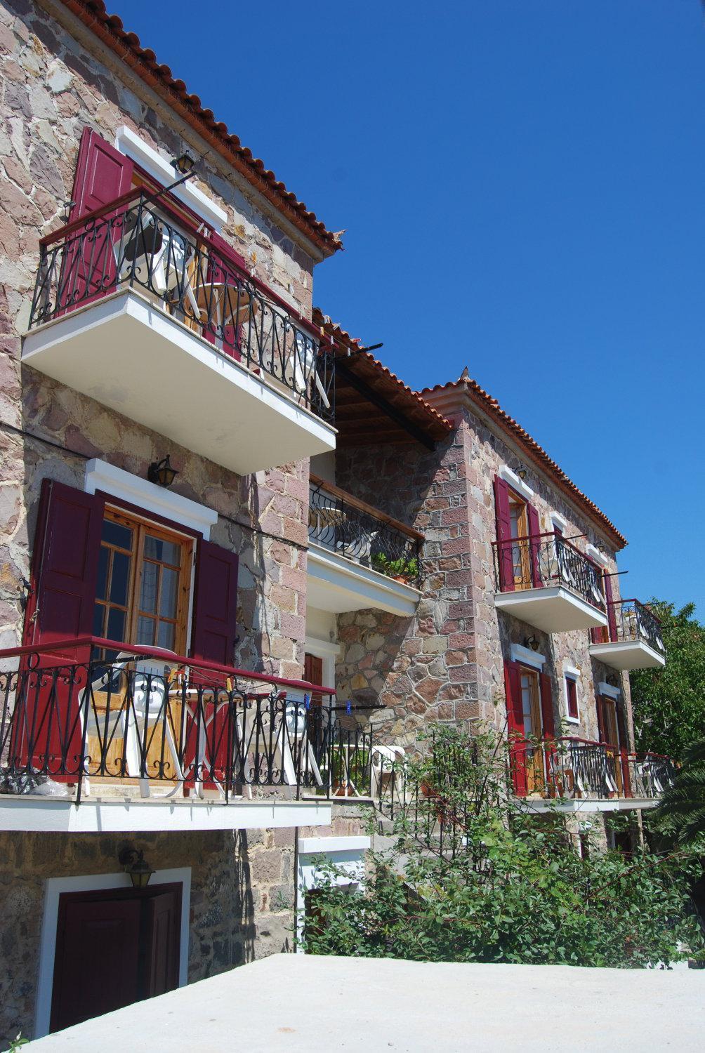 The Schoolmistress With The Golden Eyes, Studios & Rooms Mithimna Exterior foto